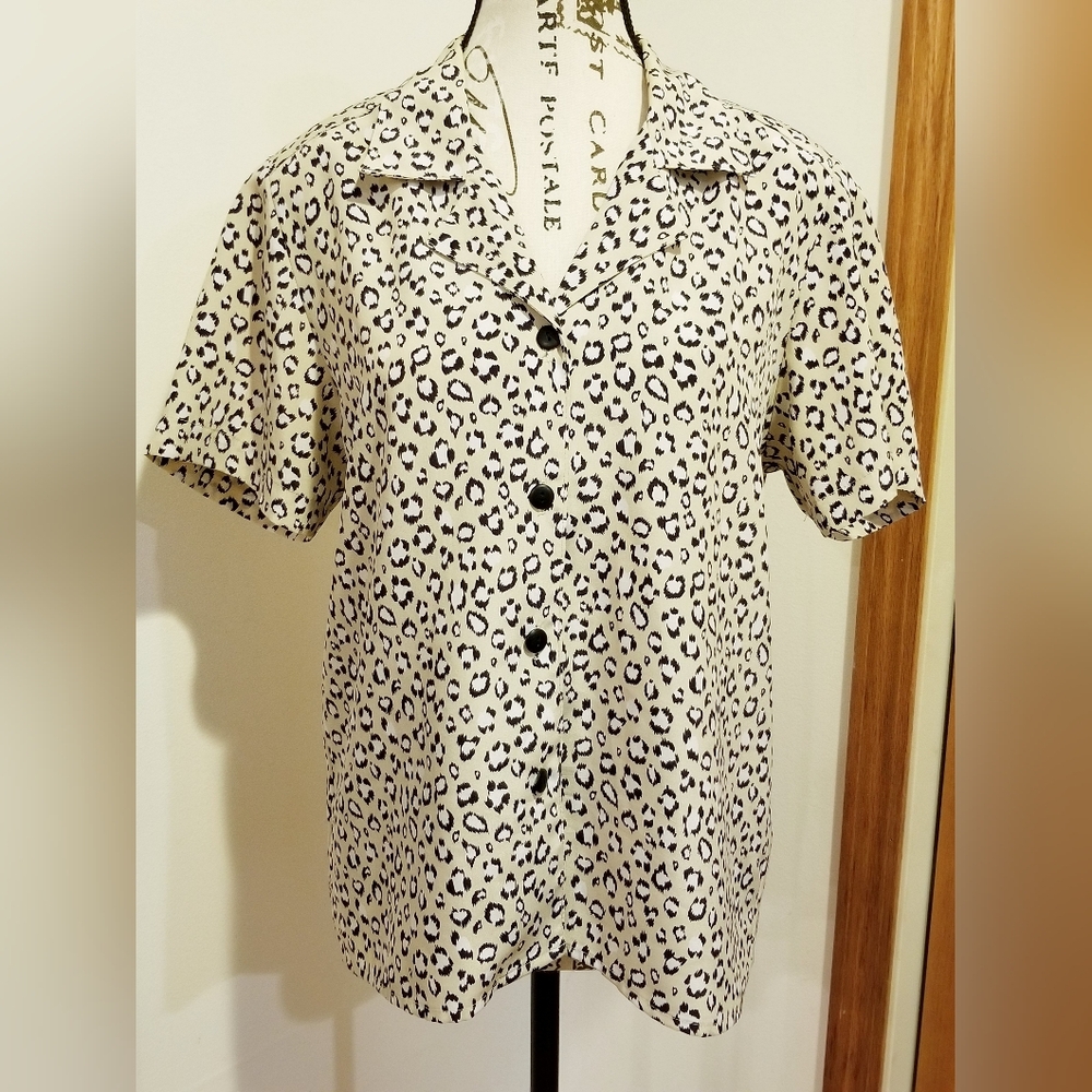 Notations Women's Ivory Cream Leopard Print Button-Up Short Sleeve Shirt Size S